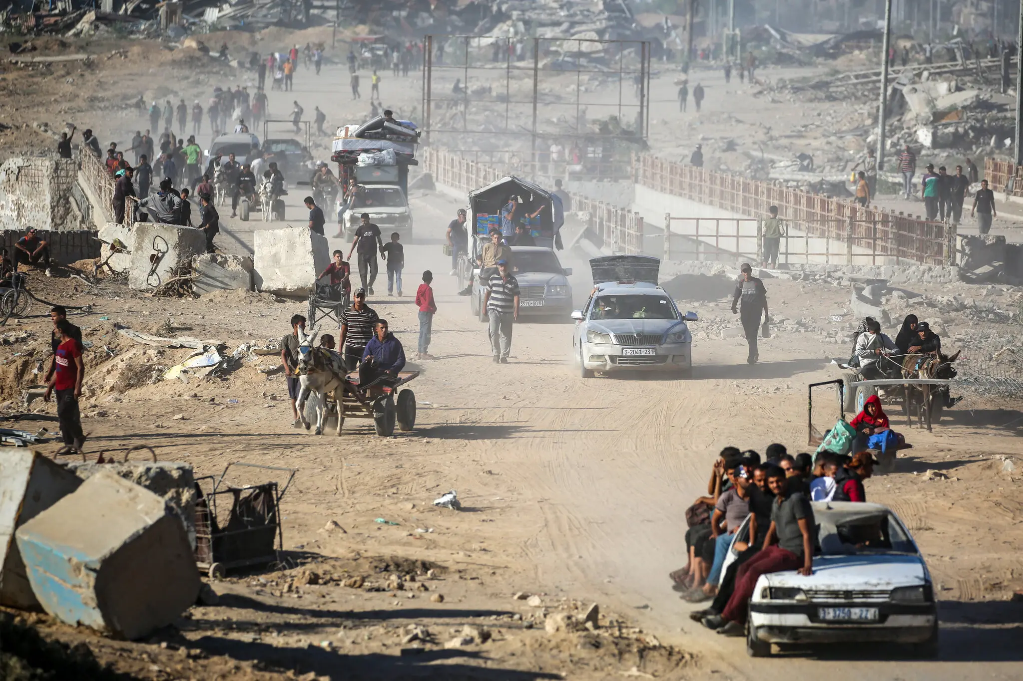 Повернення до Північної Гази: радість перемир’я й шок руїн на шляху додому